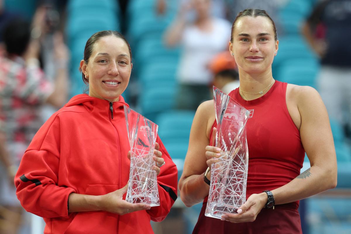 Sabalenka à Pegula lors de son discours : « S’il y a quelqu’un avec qui je pourrais partager le trophée, le prize money et les points, ce serait toi »