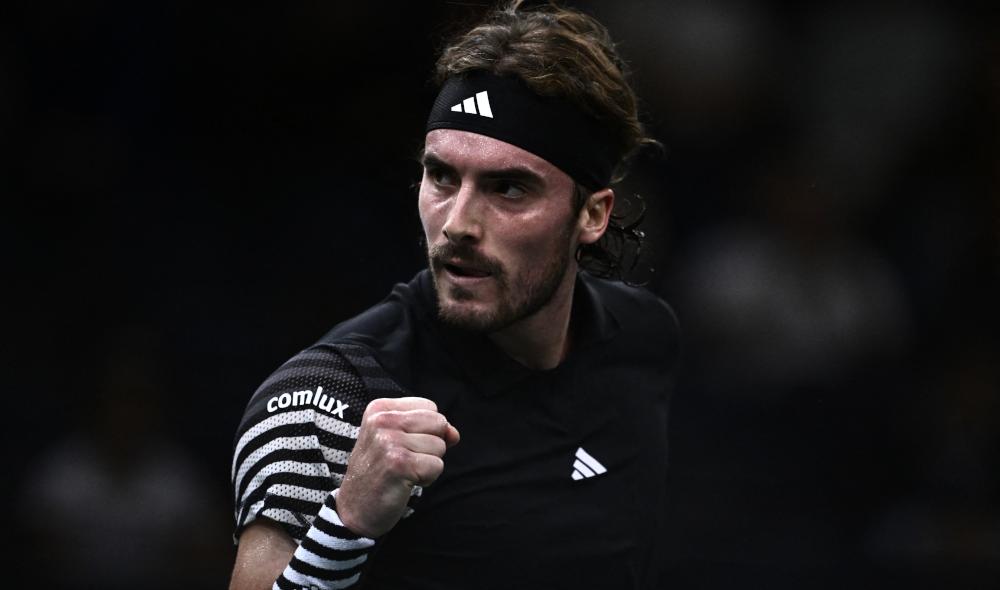 Tsitsipas takes out Zverev to reach the quarters in Paris!
