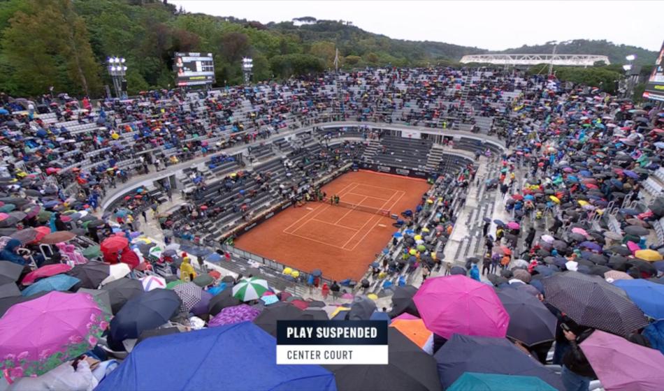 La demie Tsitsipas-Medvedev interrompue à Rome.