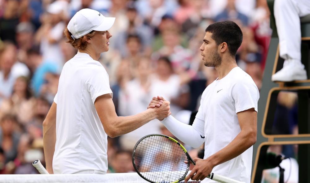 Piatti compare Sinner à Alcaraz : « Jannik a toujours été très sérieux alors que Carlos ressemble plus à Federer »