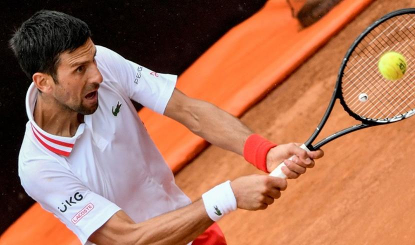 Djokovic s'en sort face à Tsitsipas 