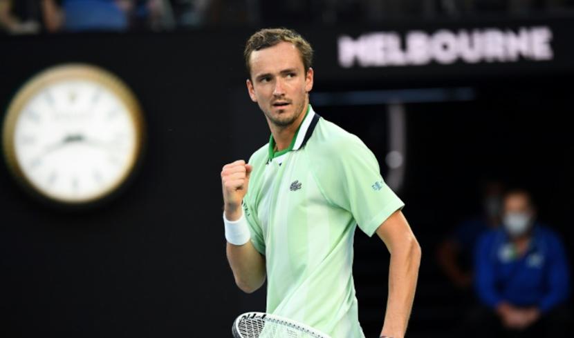 Medvedev sauve une balle de match et s'offre un 5e set face à Auger-Aliassime