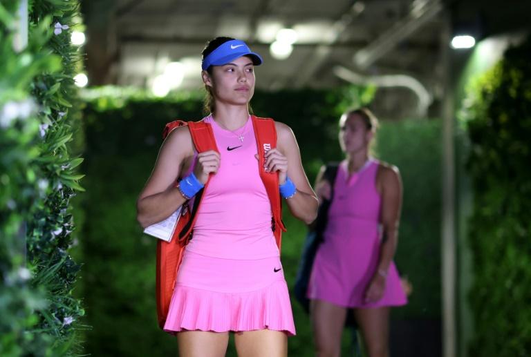 « Le gazon m'avait donné un petit avantage, mais nous verrons bien », déclare Raducanu avant son choc face à Sabalenka