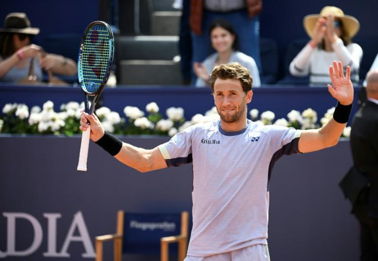 Ruud prend sa revanche sur Tsitsipas et s'offre son plus gros titre à Barcelone !