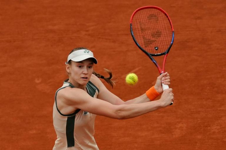 A Roland-Garros, Rybakina tient son rang