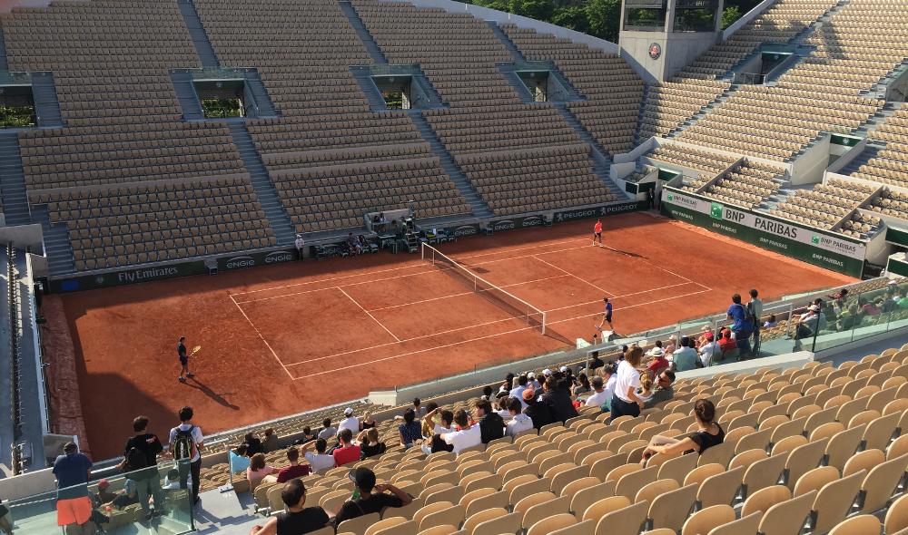 Info Roland Garros - Les détenteurs d'un billet pour le Chatrier ou Lenglen hier pourront accéder au Lenglen et aux courts annexes ce jeudi.