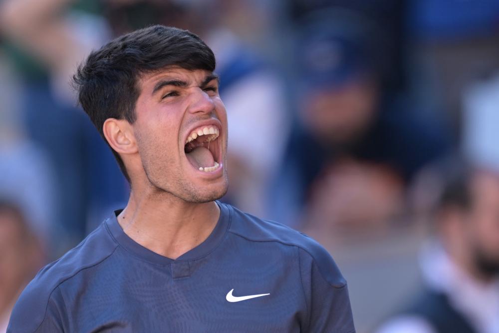 Alcaraz plus fort que Sinner et en finale à Roland-Garros !