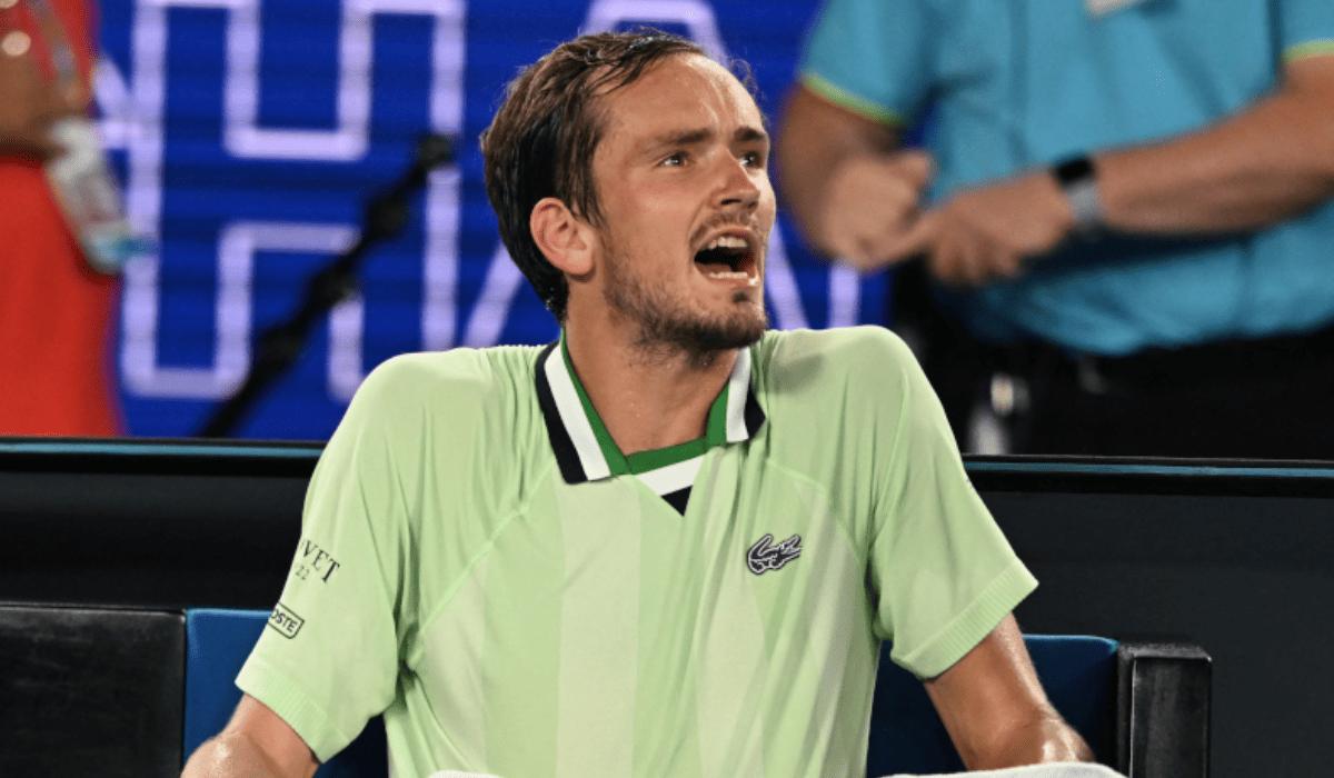 « Toute ma vie j’ai attendu Nadal » : Medvedev explose contre l’arbitre à Shanghai