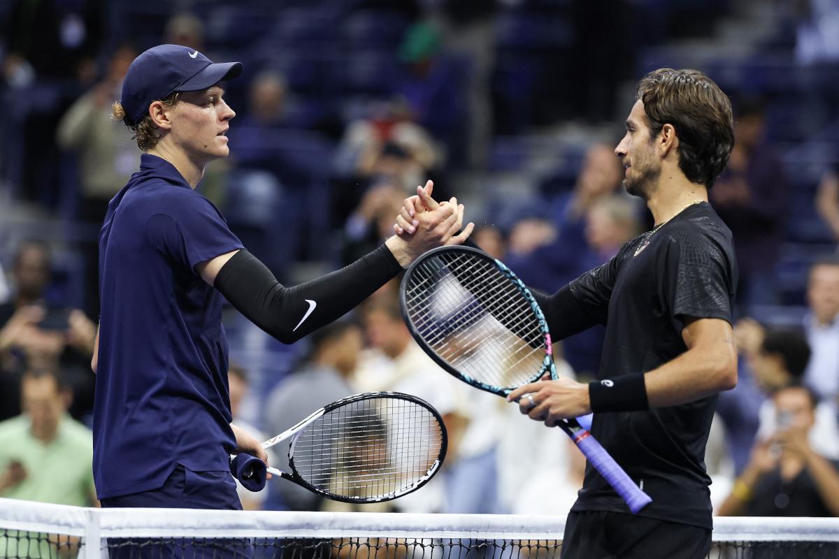 « Je n’ai jamais joué contre quelqu’un qui me mette autant sous pression dans les échanges », Musetti admiratif de Sinner après leur affrontement à l’US Open