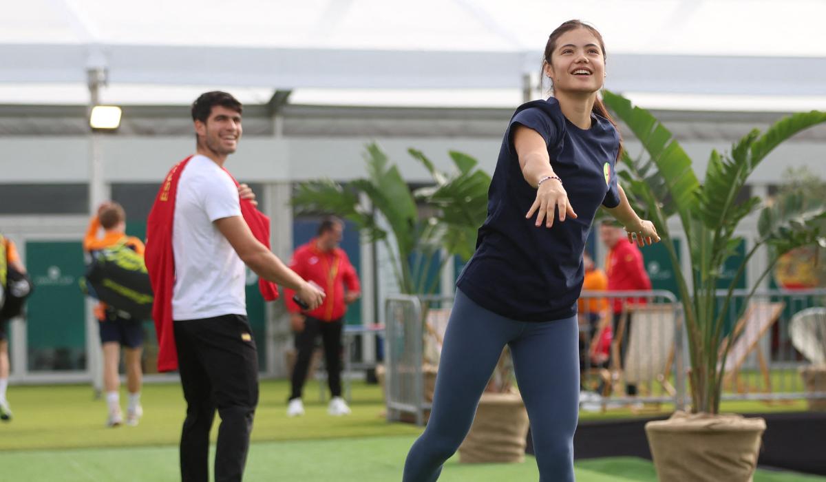 « Je suis content qu’elle soit venue et j’aimerais la voir jouer aussi », Alcaraz réagit à la présence de Raducanu pour son match au Queen’s