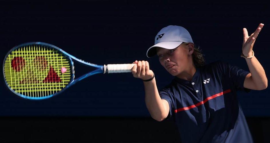 Le fils d’Hewitt s’incline à Wimbledon… son adversaire célèbre à la manière de son père