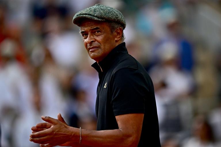 Noah raconte sa descente aux enfers après avoir gagné Roland-Garros en 1983 : « Je regardais la Seine et je me disais : Je me jette, je n'en peux plus »