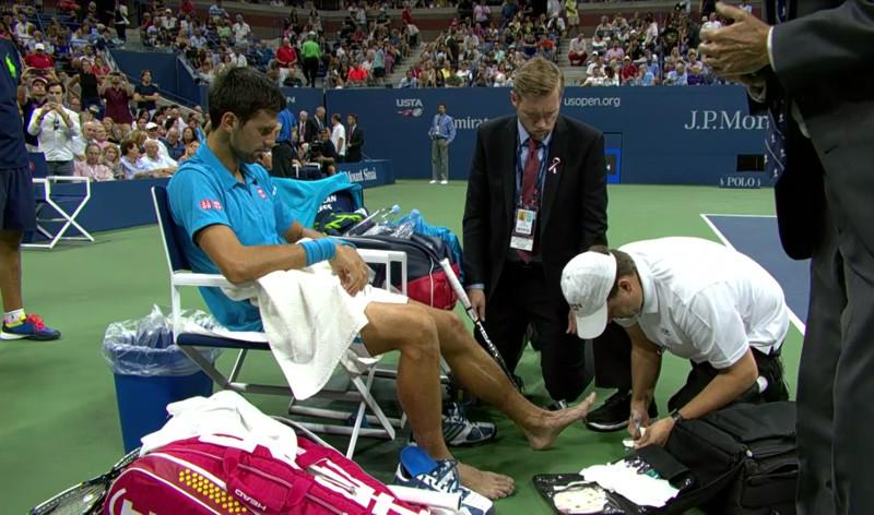 Djokovic (à Wawrinka suite au temps mort médical pour soigner son orteil) : Stan, Stan, désolé mec je ne pouvais plus tenir debout