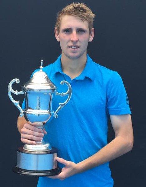 Scott Jones, non-classé à l'ATP, remporte le championnat d'Australie junior, s'octroyant ainsi une WC pour les qualifications à Melbourne.