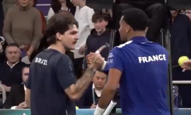 Vidéo - La poignée de main très tendue entre Fils et Seyboth Wild