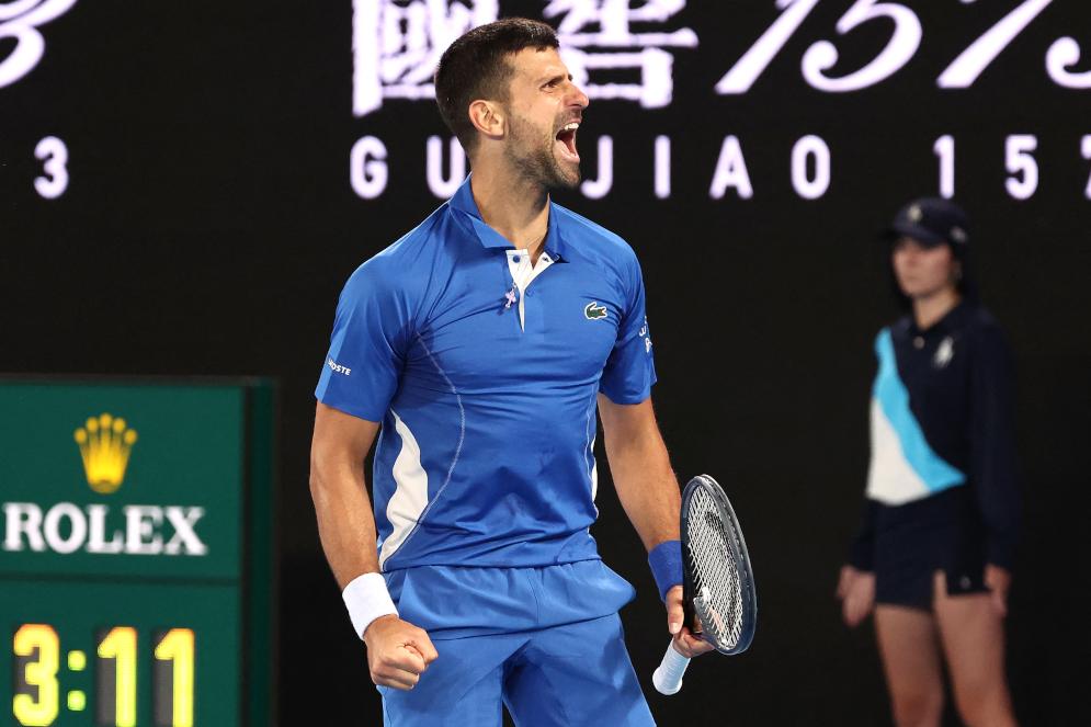Djokovic pas dans son assiette mais qualifié à Melbourne.