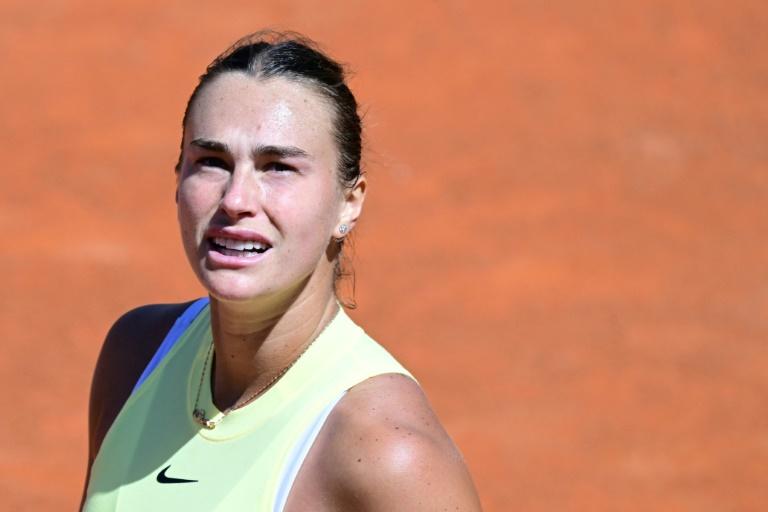 Insolite : Battue, Sabalenka garde le sourire : “Je voudrais remercier mon équipe de m’avoir aidée à perdre”