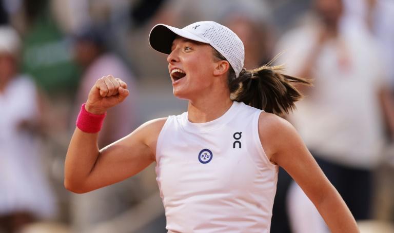 Swiatek remporte son 3e Roland-Garros dans la douleur !