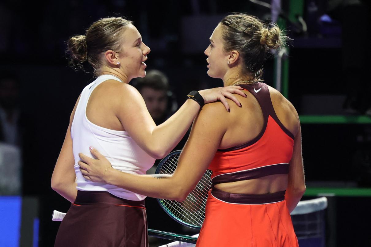 Sabalenka s’en sort face à Anisimova et visera un premier titre aux WTA Finals !