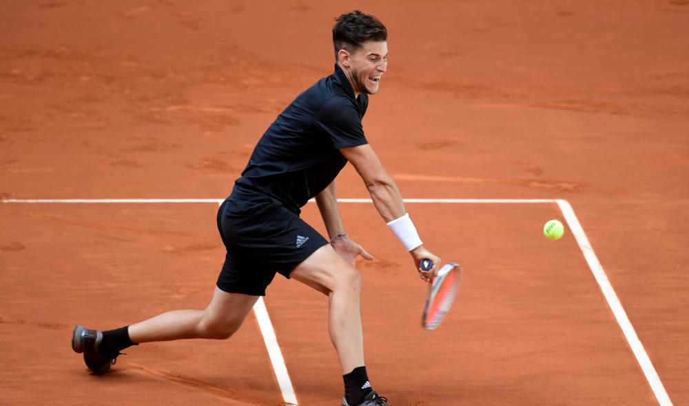 Thiem-Tsitsipas interrompu par l'obscurité à 2 sets à 1 pour l'Autrichien