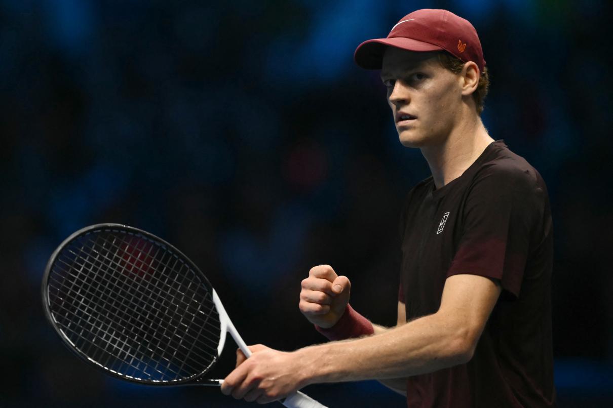 Sinner domine encore De Minaur et se qualifie pour sa 3e finale consécutive aux ATP Finals