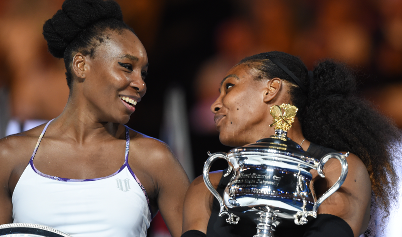 V. Williams : Je suis si heureuse d'avoir pu jouer devant vous ce soir et... Serena Williams... c'est ma petite soeur 