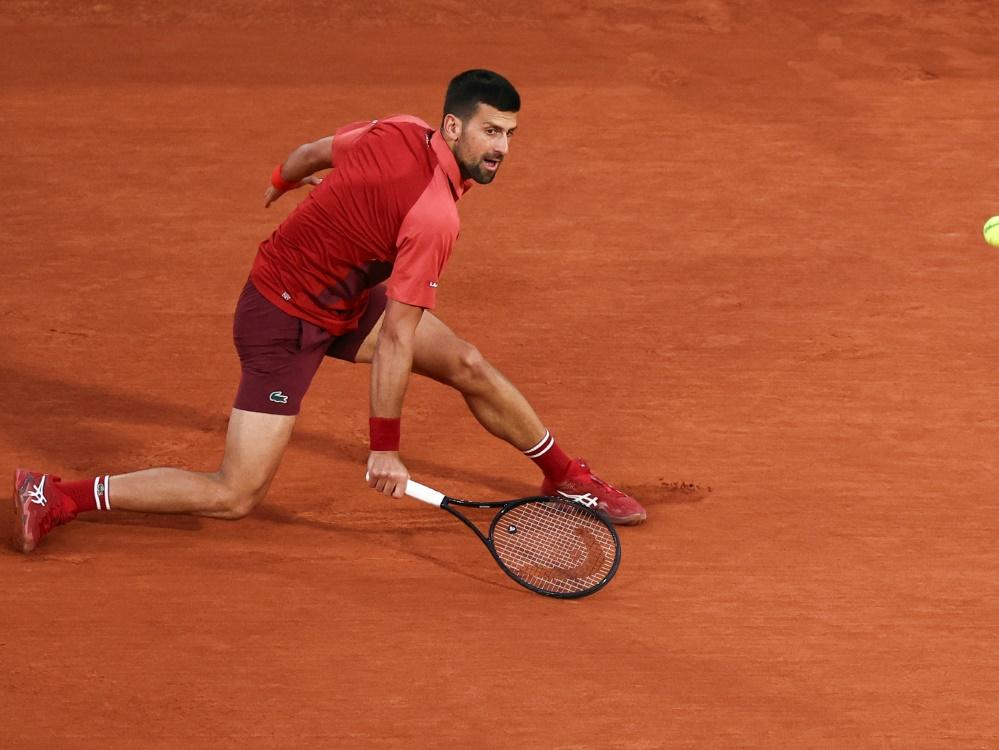 Djokovic postoupil pošestnácté za sebou do osmifinále na Roland-Garros