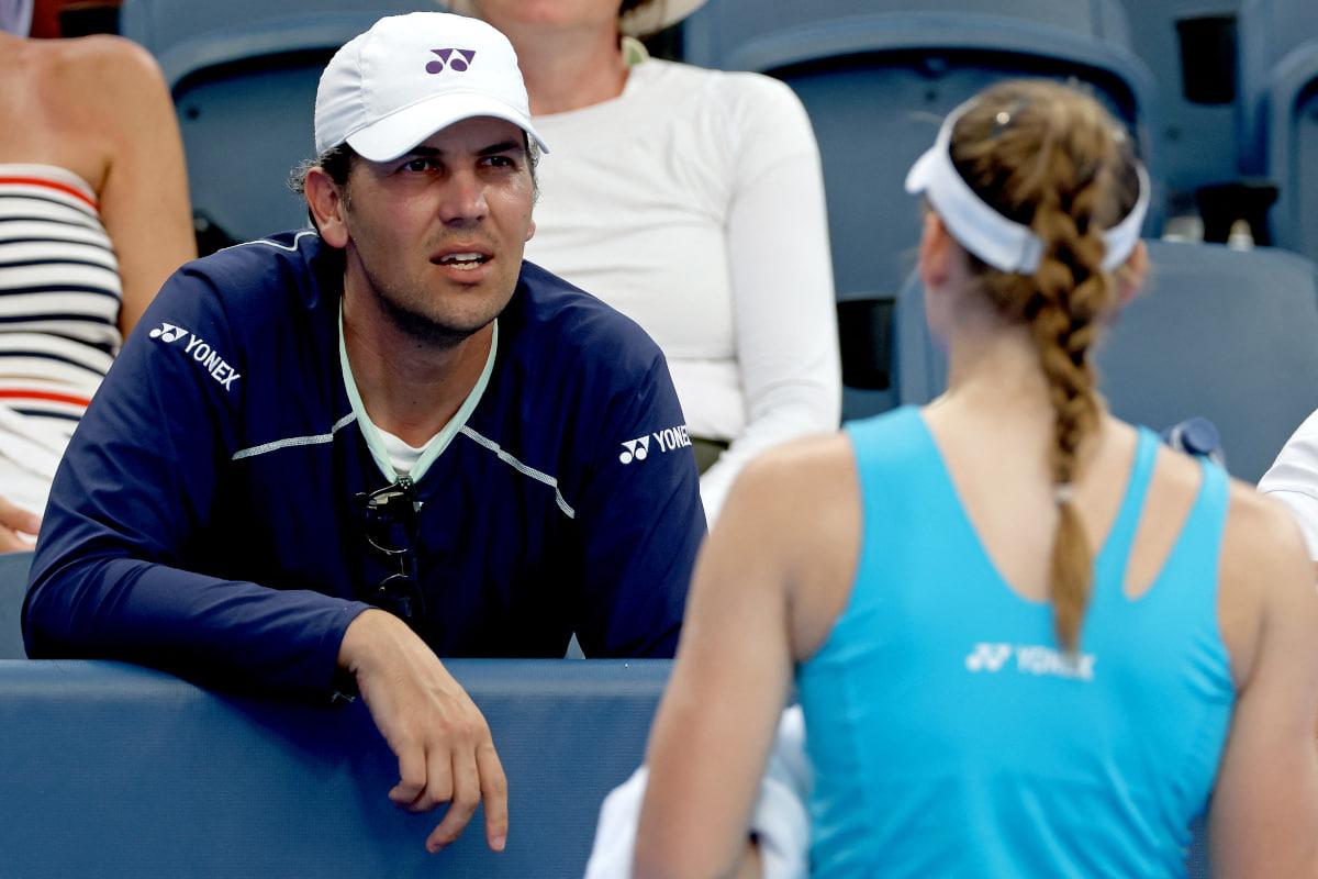 « Il a commis des erreurs, mais il voulait l’aider » : les mots forts de Dementieva sur le duo Rybakina-Vukov