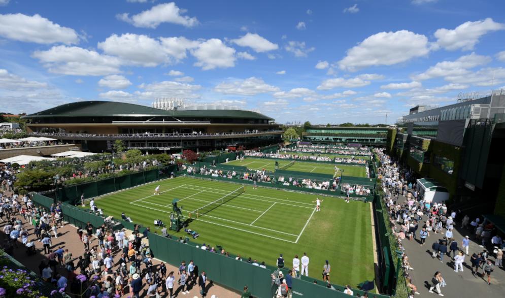 Mansour Bahrami dans ses œuvres à Wimbledon