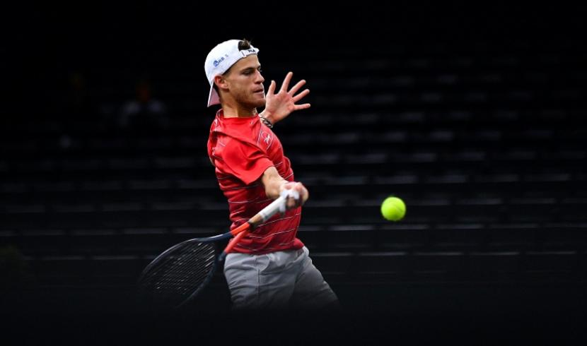 Schwartzman bluffant aussi avec les pieds 