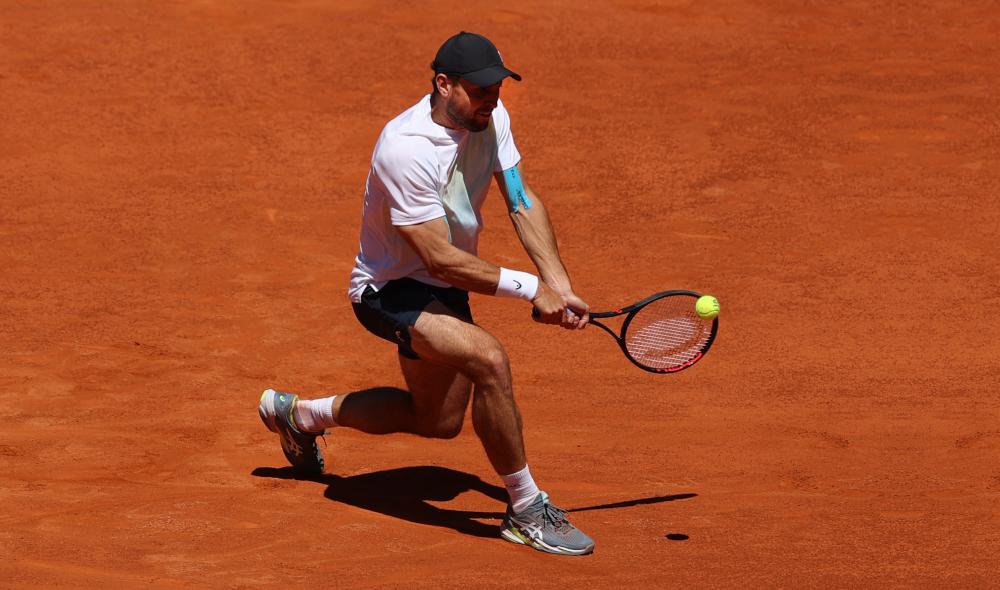 Insolite - Karatsev se qualifie sur un tweener à Rome