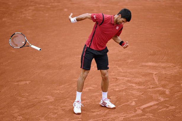 Djokovic a frôlé la disqualification à Roland Garros avec sa raquette qu'il a jetée et qui est passée à moins d'1 mètre du juge de ligne.