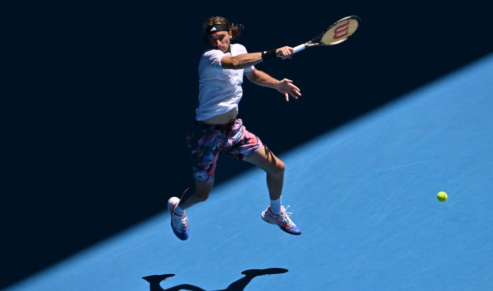 Tsitsipas slået ud fra start af Michelsen ved Australian Open