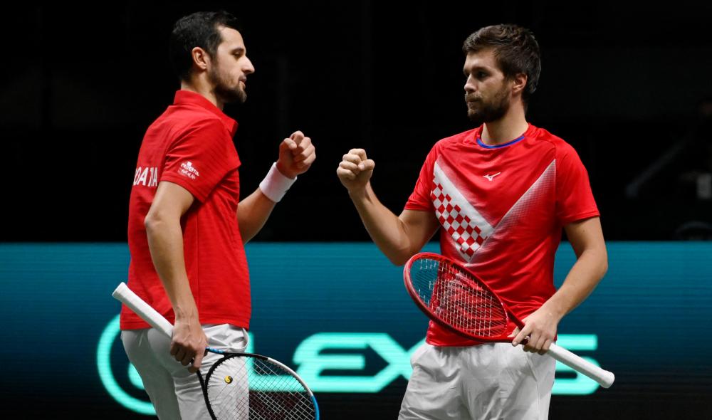 Serbia and Djokovic ousted in Davis Cup semis