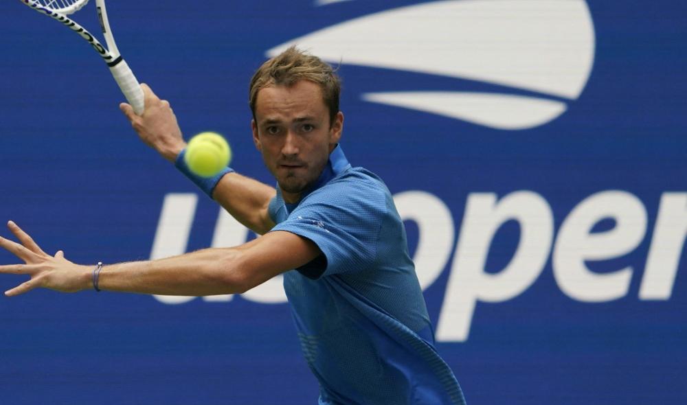 Medvedev maîtrise Lajovic et rejoint le second tour