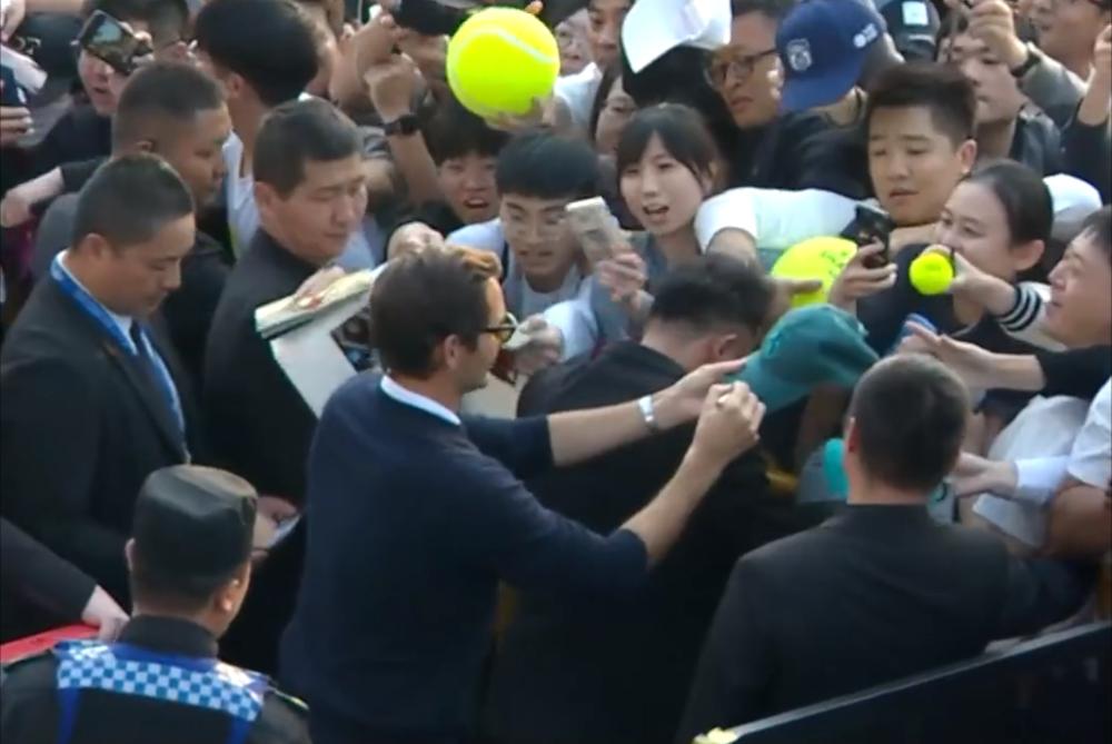 Federer en véritable rockstar à Shanghai.