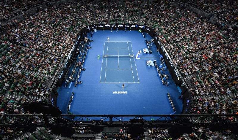 C'est parti entre Federer et Nishikori sur la Rod Laver Arena 