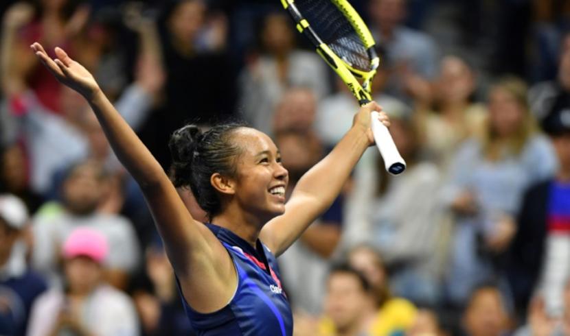 18-year-old Fernandez stuns Kerber to reach first Grand Slam quarters