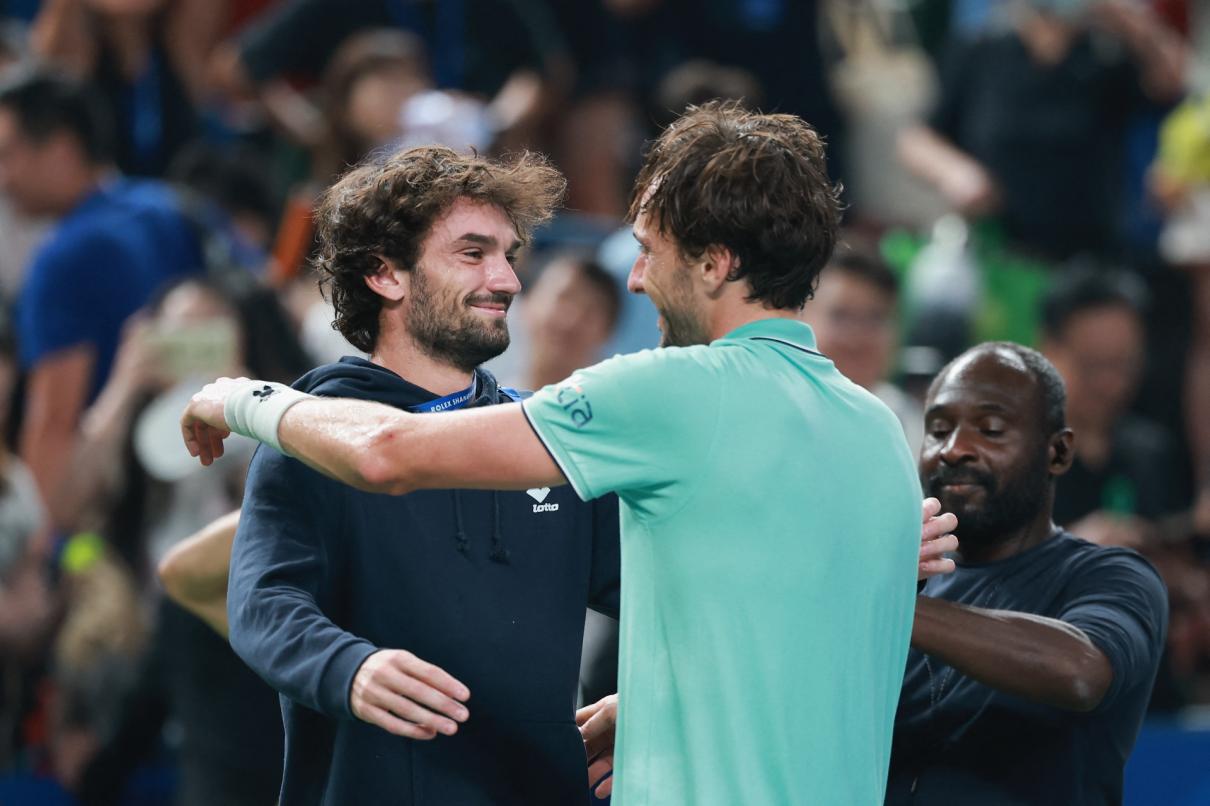 « Il y aura deux vainqueurs », Rinderknech lance la finale contre son cousin Vacherot à Shanghai