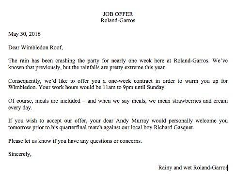 Une offre d'emploi pour le toit de Wimbledon, fictive bien sûr, publiée avec humour par Roland Garros