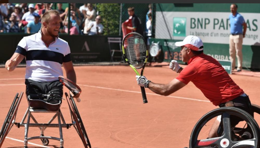 La paire française Houder/Peifer (TdS n°1) a remporté le double fauteuil de Roland-Garros face à la paire Reid/Hewett : 6/4, 6/3