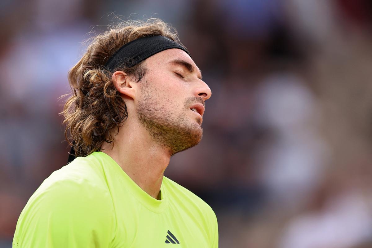 Plusieurs semaines d’absence à prévoir : Tsitsipas a été opéré du dos