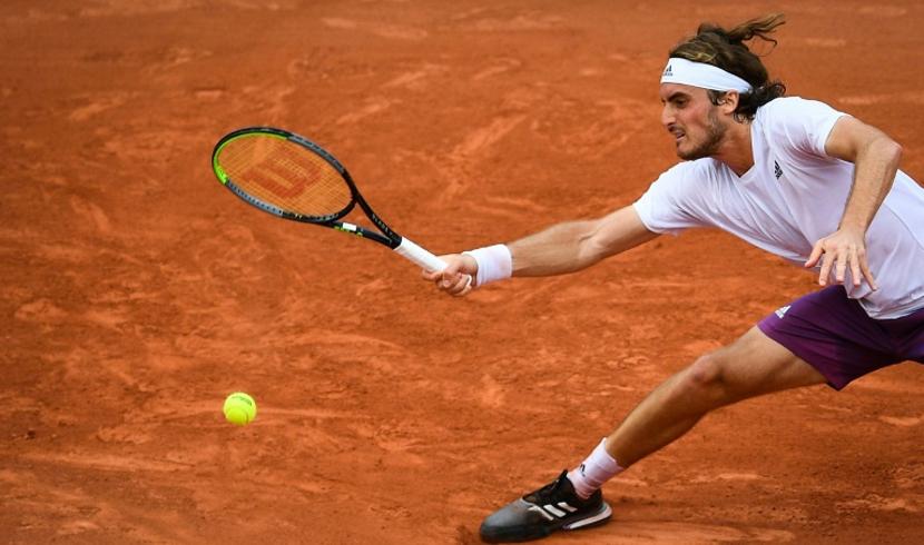 Tsitsipas sauve 2 balles de set et prend le large 