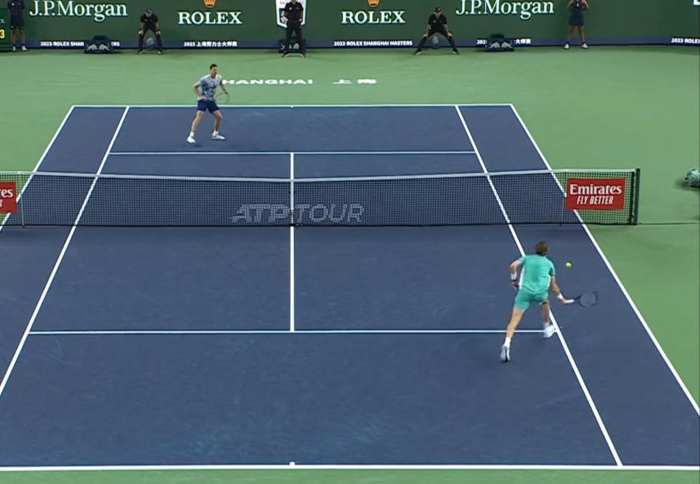Superbe échange entre Hurkacz et Korda à Shanghai.