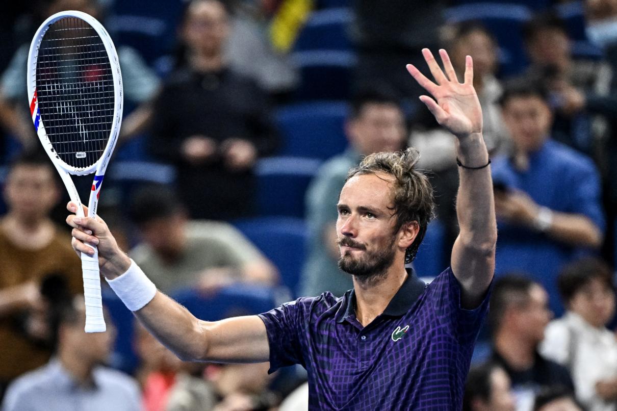 Implacable, Medvedev domine Zverev et atteint sa 60e demi-finale en carrière