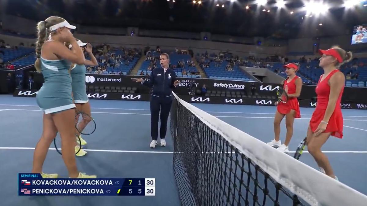 Insolite - Quand deux soeurs jumelles affrontent deux soeurs en double à l’Open d’Australie junior