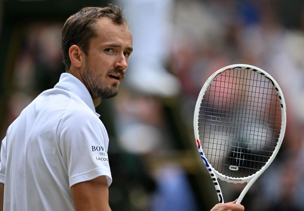 Vidéo - Medvedev insulte gravement l'arbitre de chaise et frôle la disqualification ?