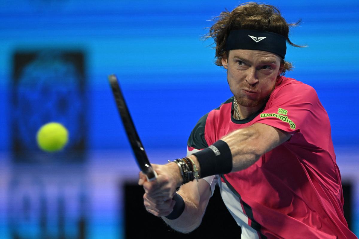 « Avec ces conditions, il n’y a pas beaucoup de tennis », Rublev critique le tournoi de Toronto