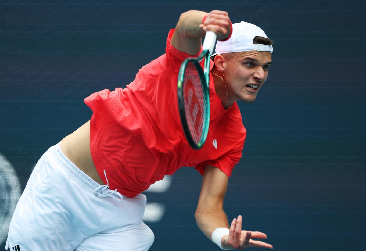 Mensik, tombeur de Muller, refroidit l’ambiance du Court 14 et rejoint le deuxième tour à Roland-Garros