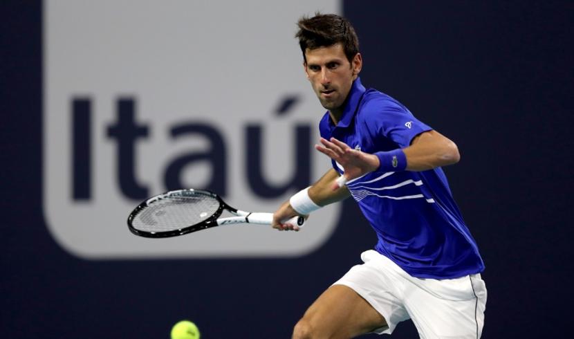 Djokovic lâche un set face à Delbonis mais rallie les huitièmes à Miami
